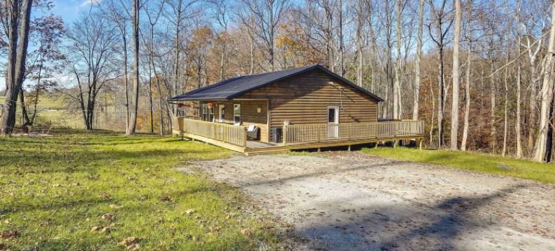 宁静的洛根度假屋，带热水浴缸和观星穹顶(Serene Logan Retreat w/ Hot Tub & Stargazing Dome)图片