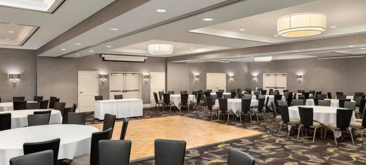 阿林顿北六旗通道拉昆塔温德姆套房酒店(La Quinta Inn & Suites by Wyndham Arlington North 6 Flags Dr)图片