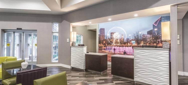 亚特兰大阿尔普哈雷塔拉昆塔温德姆套房酒店(La Quinta Inn & Suites by Wyndham Atlanta Alpharetta)图片
