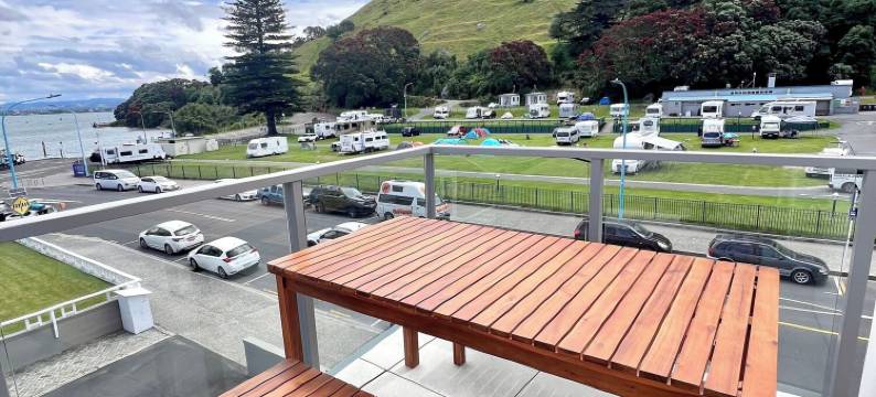 亚当斯6号(6 on Adams)图片