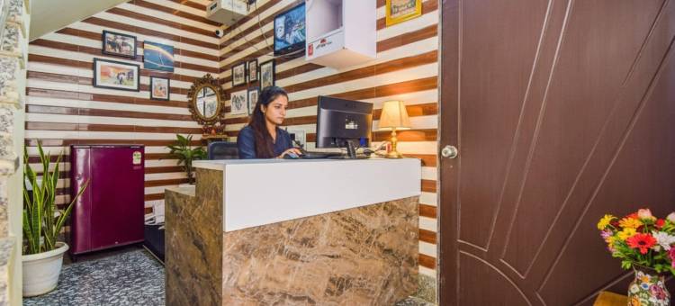 Fabhotel 玛伽雅特丽萨丹(FabHotel Maa Gayatri Sadan - Nr Pram Mandir Shree Banke Bihari Temple)图片