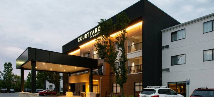 底特律乌蒂卡万怡酒店(Courtyard Detroit Utica)图片