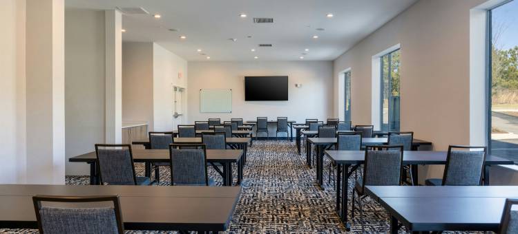 坎顿里弗斯通公园大道万枫酒店及套房(Fairfield Inn & Suites Canton Riverstone Parkway)图片
