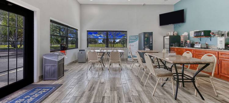 海恩斯城罗德威套房酒店(Rodeway Inn & Suites)图片