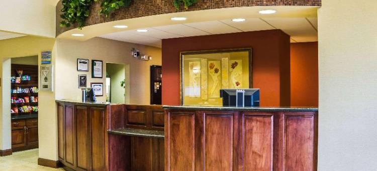 克拉丽奥波恩特苏福尔斯机场酒店(Clarion Pointe Sioux Falls Airport)图片