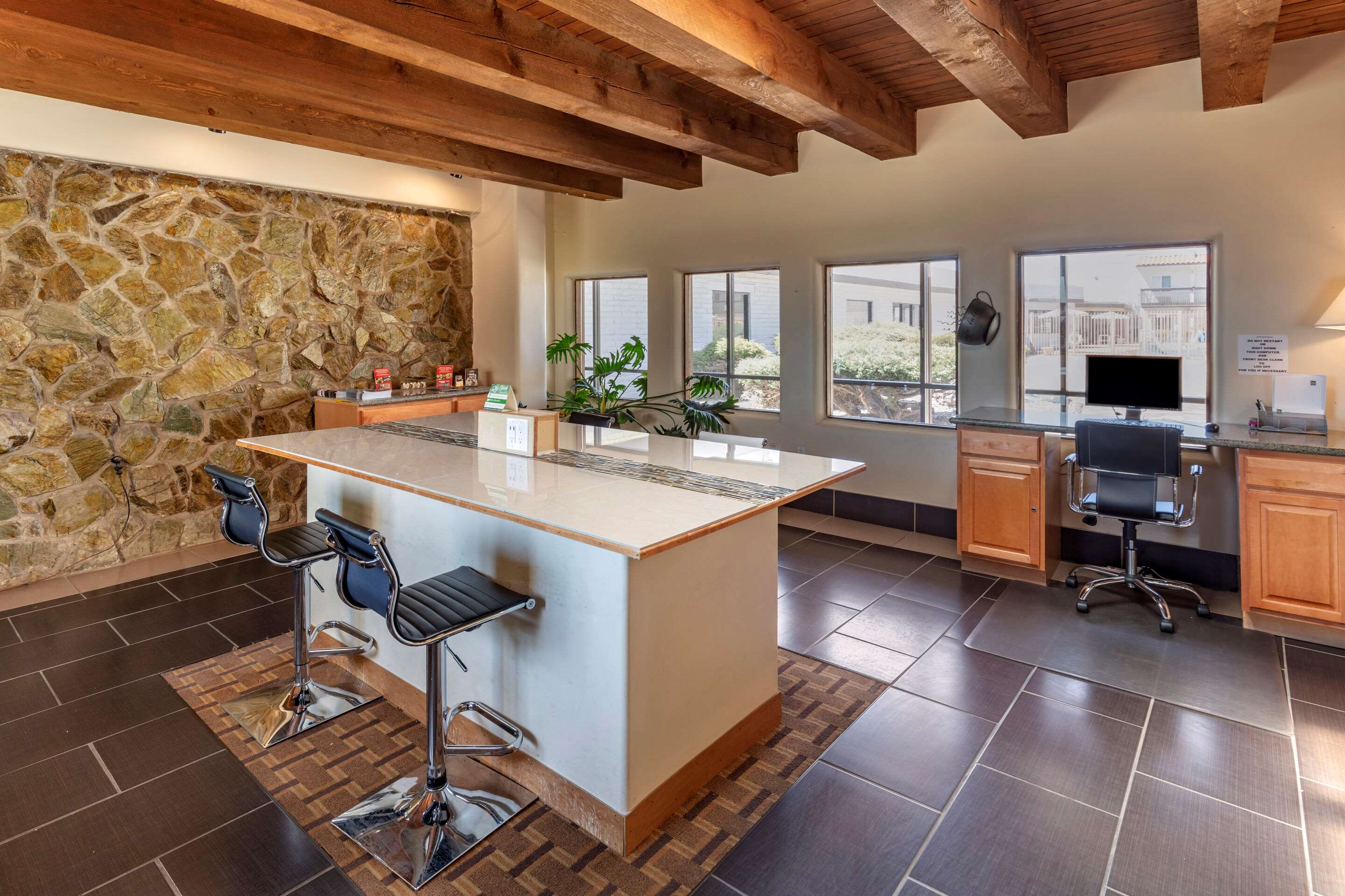 Hotel Inn Santa Fe Over view