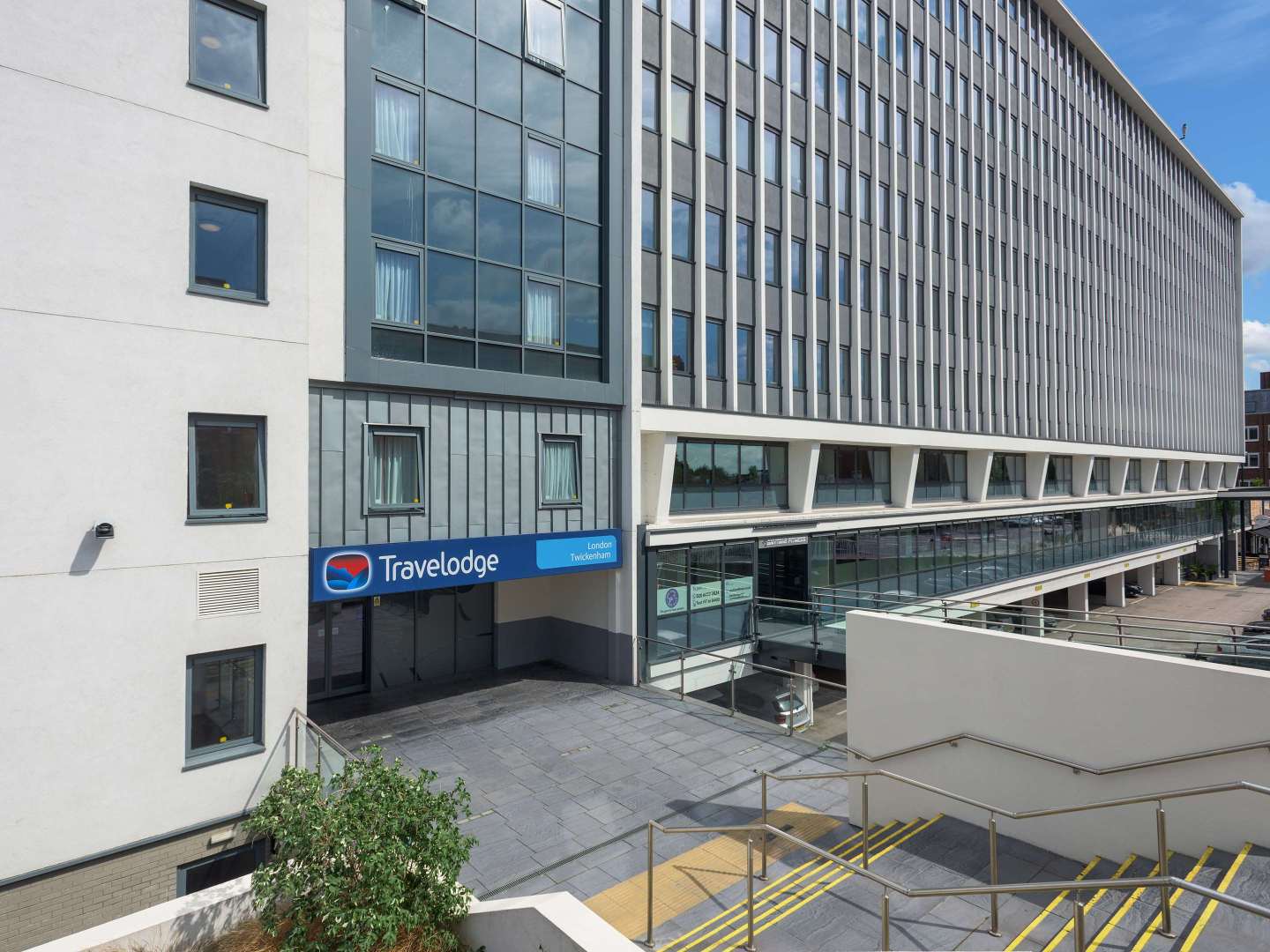 Travelodge London Twickenham Over view