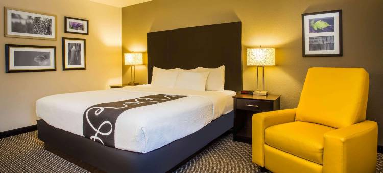 奥什科什拉昆塔温德姆酒店(La Quinta Inn by Wyndham Oshkosh)图片