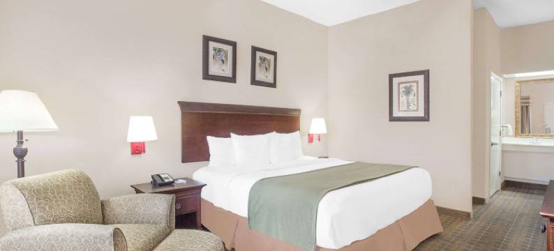 克雷斯特维尤呗盟套房酒店(Baymont by Wyndham Crestview)图片