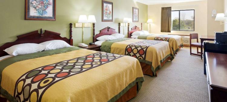 迪卡尔布温德姆速8酒店(Super 8 by Wyndham DeKalb IL)图片