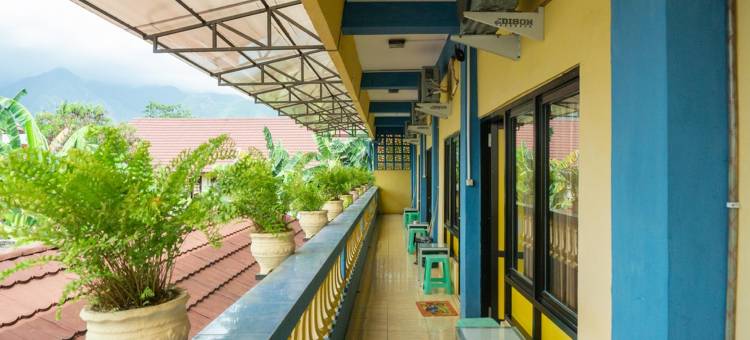 红多兹酒店-H.哈桑阿罗伯斯曼机场(RedDoorz Near H. Hasan Aroeboesman Airport)图片