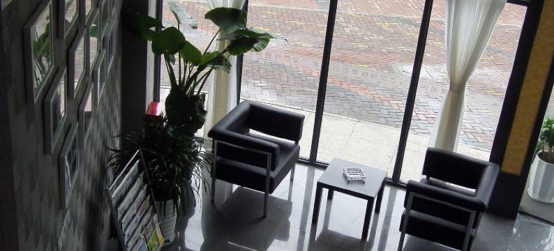 昆山印象秀水半岛酒店(花桥地铁站中骏世界城店)图片