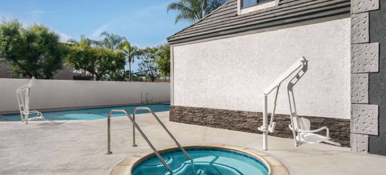 安纳海母会议中心温德姆华美达酒店(Ramada by Wyndham Anaheim Convention Center)图片