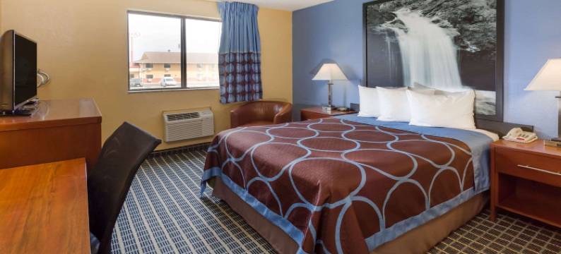 简斯维尔速8酒店(Super 8 by Wyndham Janesville)图片