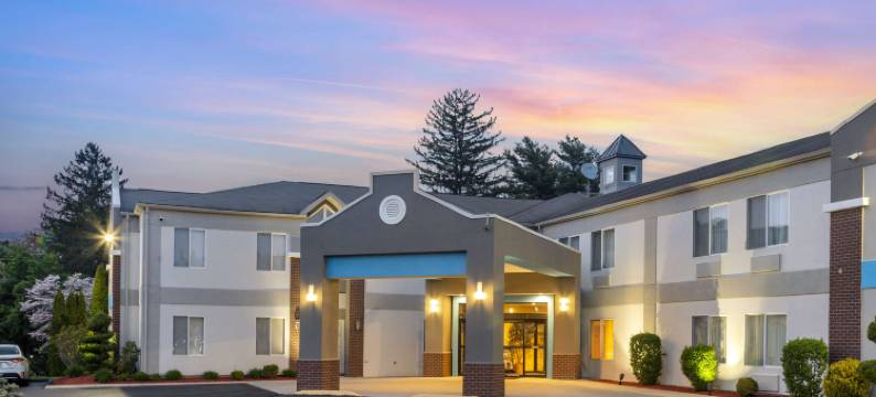 新英格兰贝斯特韦斯特优质套房酒店(Best Western Plus New England Inn  Suites)图片