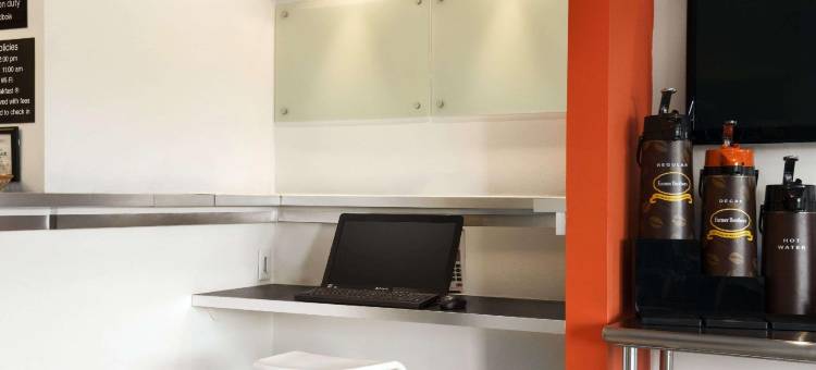 奥蒙德海滩速8酒店(Super 8 by Wyndham Ormond Beach)图片