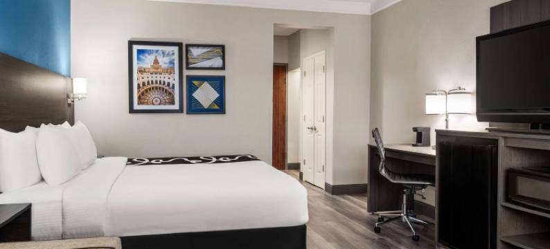 圆石城北拉昆塔温德姆套房酒店(La Quinta Inn & Suites by Wyndham Round Rock North)图片