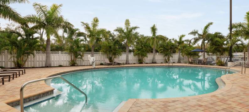 萨拉索塔西埃斯特基盖特威希尔顿斯巴克酒店(Spark by Hilton Sarasota Siesta Key Gateway)图片