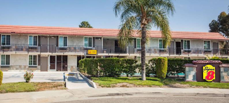 雷德兰兹-圣贝纳迪诺速8酒店(Super 8 by Wyndham Redlands/San Bernardino)图片