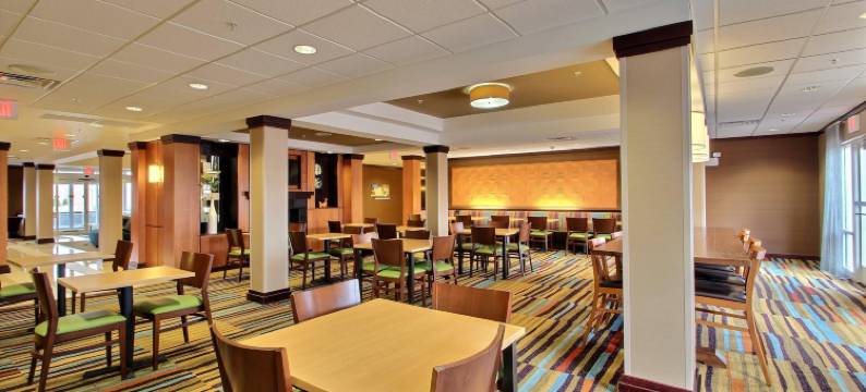 密尔沃基机场万枫酒店及套房(Fairfield Inn & Suites Milwaukee Airport)图片