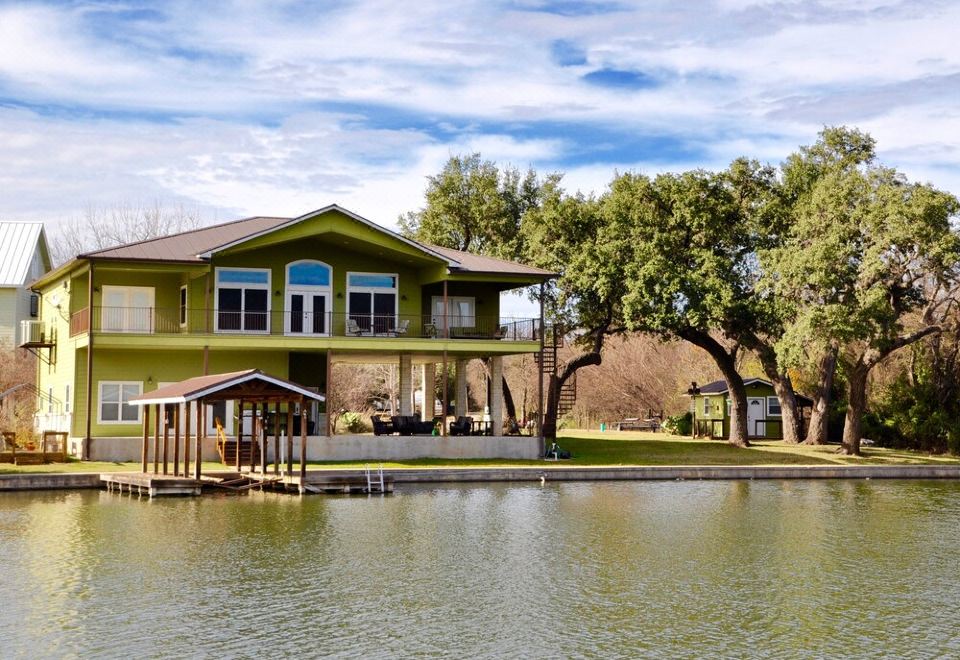 Gorgeous Lake Views, Huge Covered Patios, Waterfront on Quiet Cove, Boat LiftHotel Overview