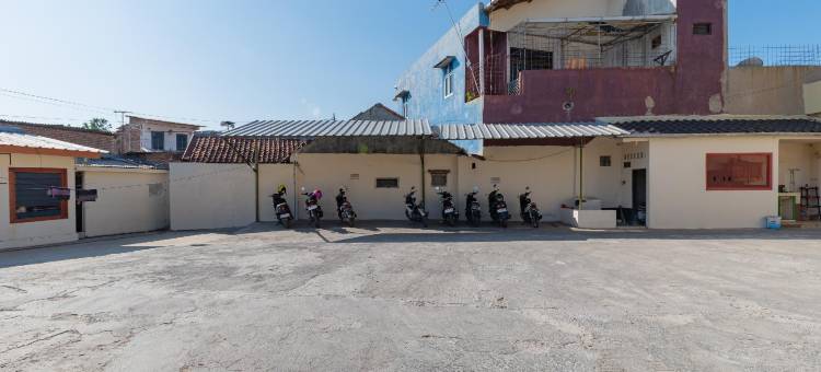 红多兹酒店-近帕萨帕吉西里邦2号(RedDoorz Near Pasar Pagi 2 by Cassana)图片