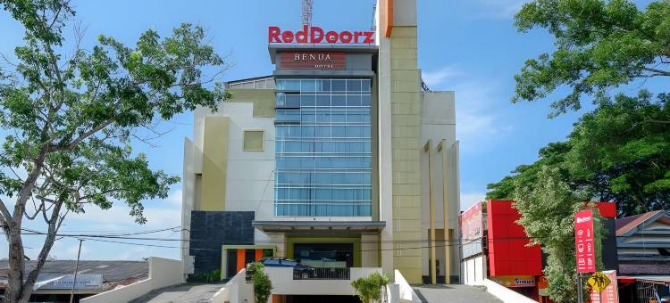 红多兹Plus酒店-近肯达里大陆酒店(RedDoorz Plus Near Hotel Benua Kendari)图片