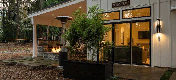 Enormous Covered Patio with Fire Table and Views - Stunning Retreat图片