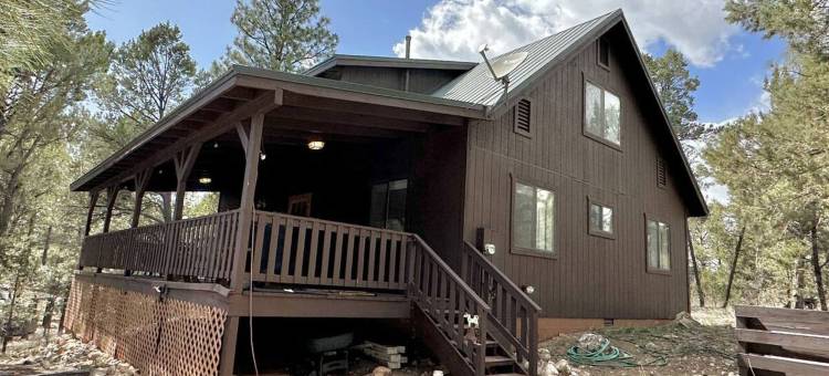 Vaulted Ceilings and Covered Porch Escape - Rustic Mountain Retreat图片