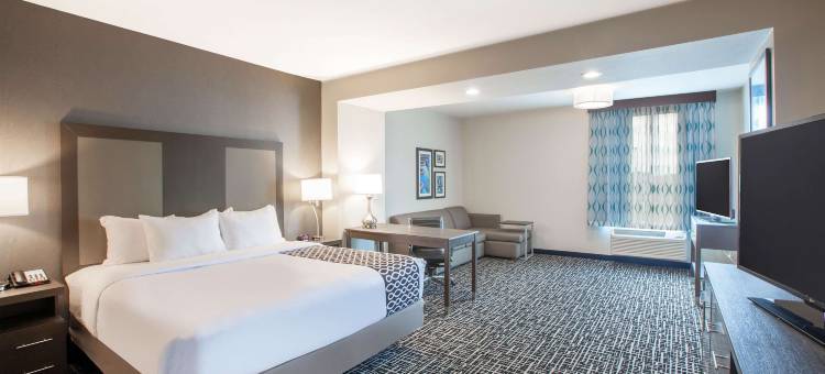 圣马科斯奥特莱斯购物中心拉昆塔温德姆套房酒店(La Quinta Inn & Suites by Wyndham San Marcos Outlet Mall)图片