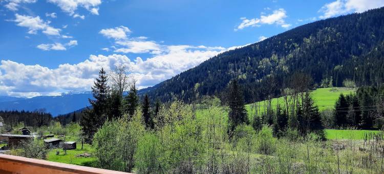 阿列古斯塔(Alie Gusta)图片