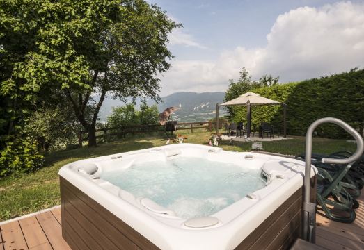 Albergo Bucaneve Hotel Overview