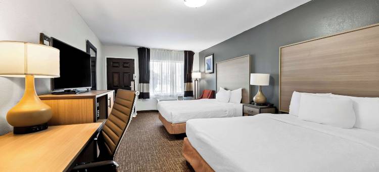 费耶特维尔 I-95 高质量旅馆 & 套房(Quality Inn & Suites Fayetteville I-95)图片