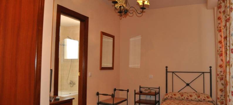 蒙罗伊阿隆索酒店(Hotel Alonso de Monroy)图片