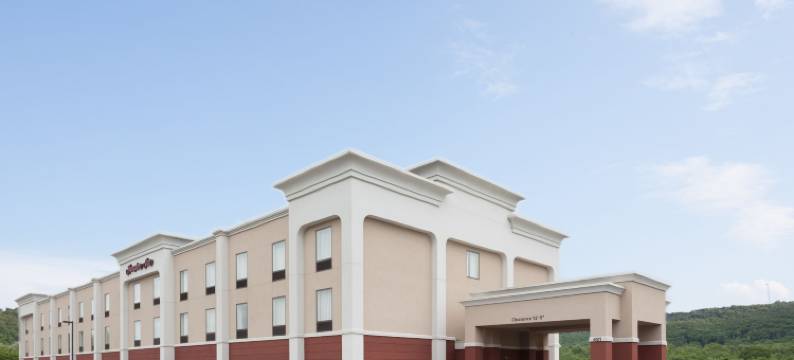 希尔顿欢朋酒店-派恩格罗夫(Hampton Inn Pine Grove)图片