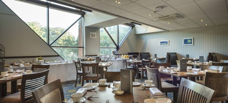 麦克唐纳艾尔莫斯苑度假村(Macdonald Elmers Court Resort)图片