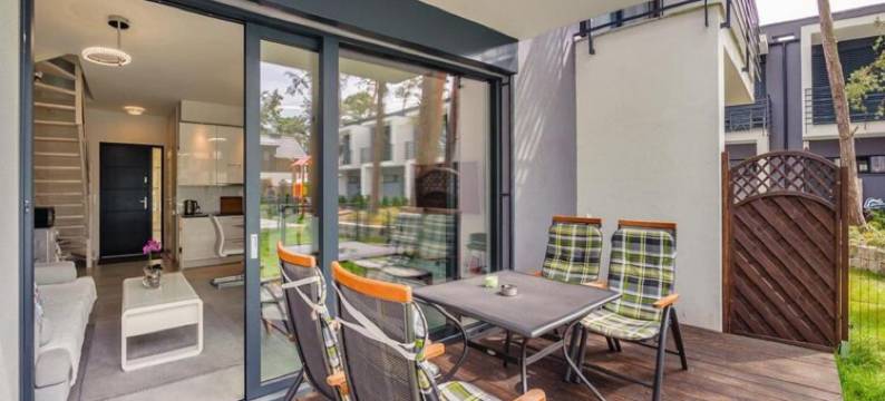 带花园和泳池的两层度假屋(2-Story Holiday Home with a Garden and a Pool)图片