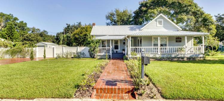 火坑和庭院：翻新的冬季花园家园！(Fire Pit & Yard: Updated Winter Garden Home!)图片