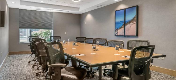 特拉弗斯城坎布里亚酒店(Cambria Hotel Traverse City)图片