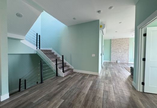 6 Bd, 6 Bth, 2 living rms, huge kitchen, private pool & hot tub, rooftop deck!!! Hotel Overview