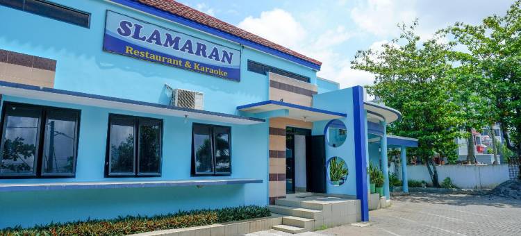 红多兹Plus伊斯兰酒店-近北加浪岸站2号(RedDoorz Plus Syariah Near Stasiun Pekalongan 2)图片