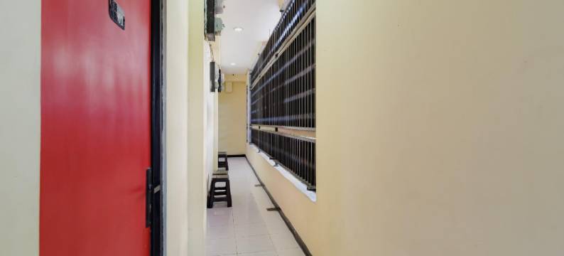 红门饭店 @ 巴拉拉加中心广场(RedDoorz @ Balaraja Centre Plaza)图片