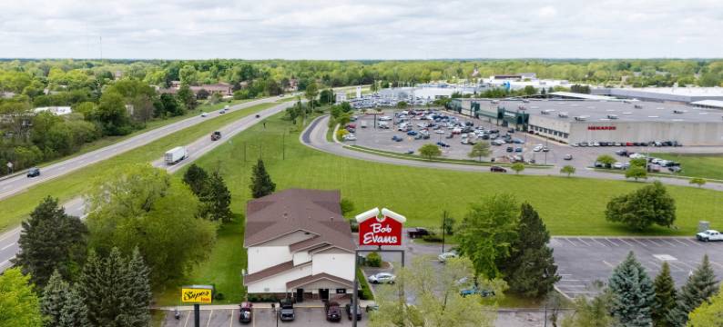 密歇根兰辛OYO超级旅馆(Super Inn by OYO Lansing MI)图片