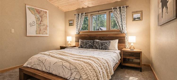山中的爪子2卧室的家由NW舒适小屋由RedAwning(Paws in the Mountains 2 Bedroom Home by NW Comfy Cabins by RedAwning)图片