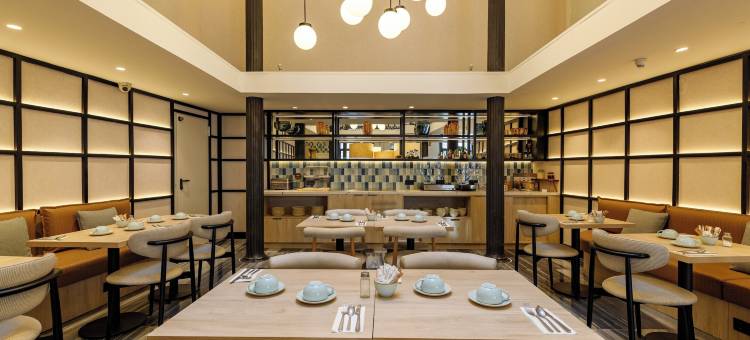 佩蒂特宫雷纳广场酒店(Petit Palace Plaza de la Reina)图片