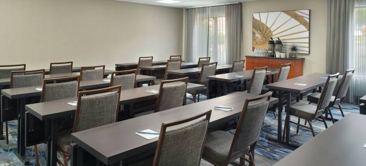 阿什维尔奥特莱斯万枫酒店及套房(Fairfield Inn & Suites Asheville Outlets)图片