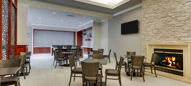 圣路易斯森林公园希尔顿逸林酒店(DoubleTree by Hilton St. Louis Forest Park)图片