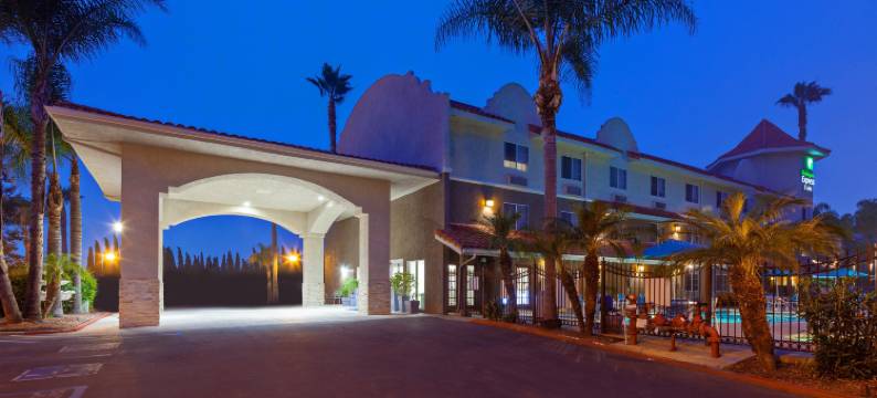 智选假日套房酒店圣地亚哥埃斯孔迪多(Holiday Inn Express & Suites SAN DIEGO-ESCONDIDO by IHG)图片