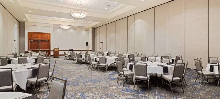 希尔顿坦帕布希花园附近美国佛罗里达大学大使套房酒店(Embassy Suites by Hilton Tampa USF Near Busch Gardens)图片