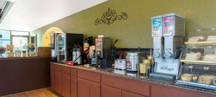 萨凡纳机场戴斯酒店(Days Inn by Wyndham Savannah Airport)图片